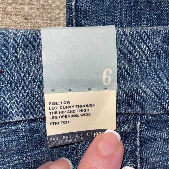 NWT GAP curvy, boot cut, low rise, stretch jeans - size 6 - Picture 4 of 5